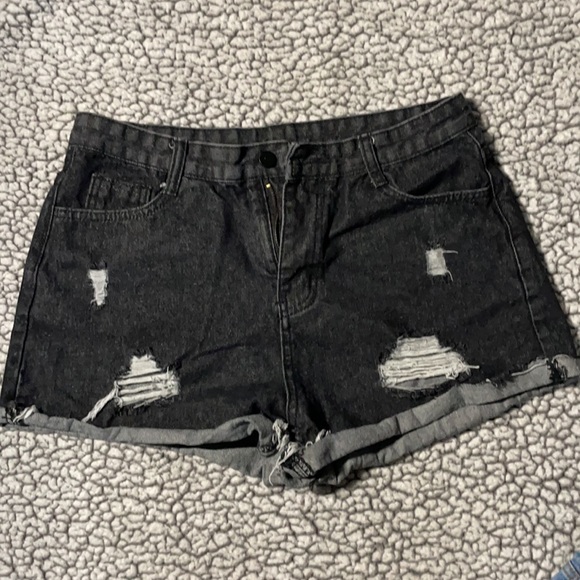 Black cut off denim jeans - Picture 2 of 10